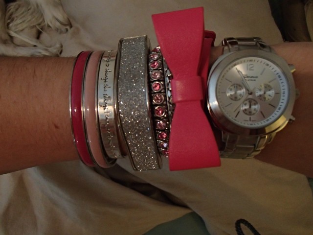 Big pink bow bracelet